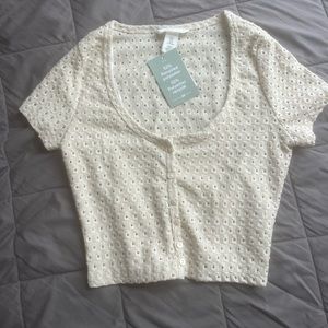 Cropped beige button up short sleeve top medium